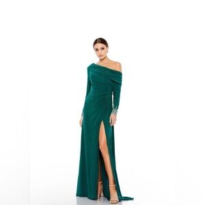 Mac Duggal Emerald Green Drop-Shoulder With front slit Gown Size 4 New